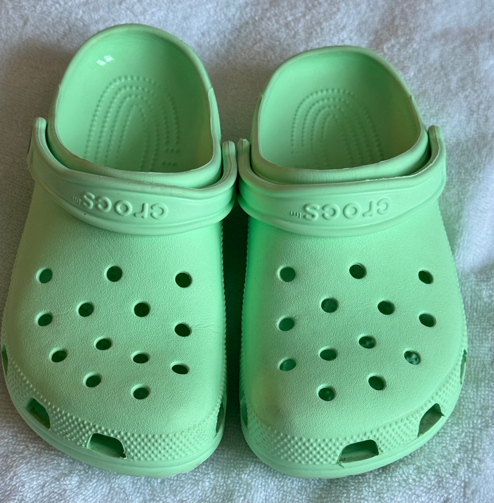 Crocs Classic Clog Mint Green Size M7 W9
